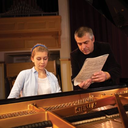 https://www.steinway.com/news/steinway-chronicle/winter-2020/steinway-the-unanimous-choice-of-faculty-at-illinois-wesleyan-niversity