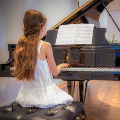 https://www.steinway.com/news/features/academic-success-music-to-your-ears